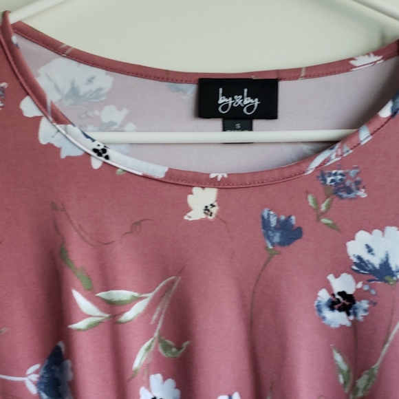 Pink top - Picture 3 of 3